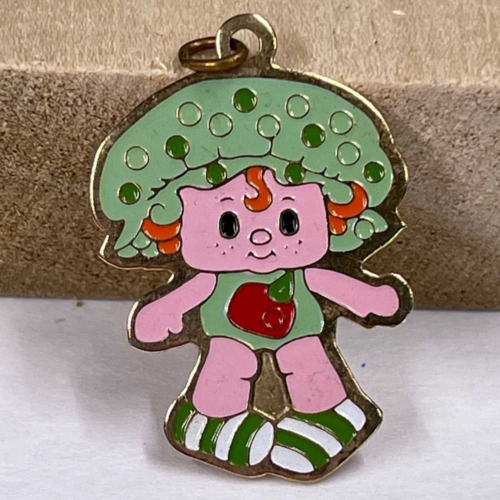 Vintage 1980s Strawberry Shortcake Apple Dumpling necklace charm